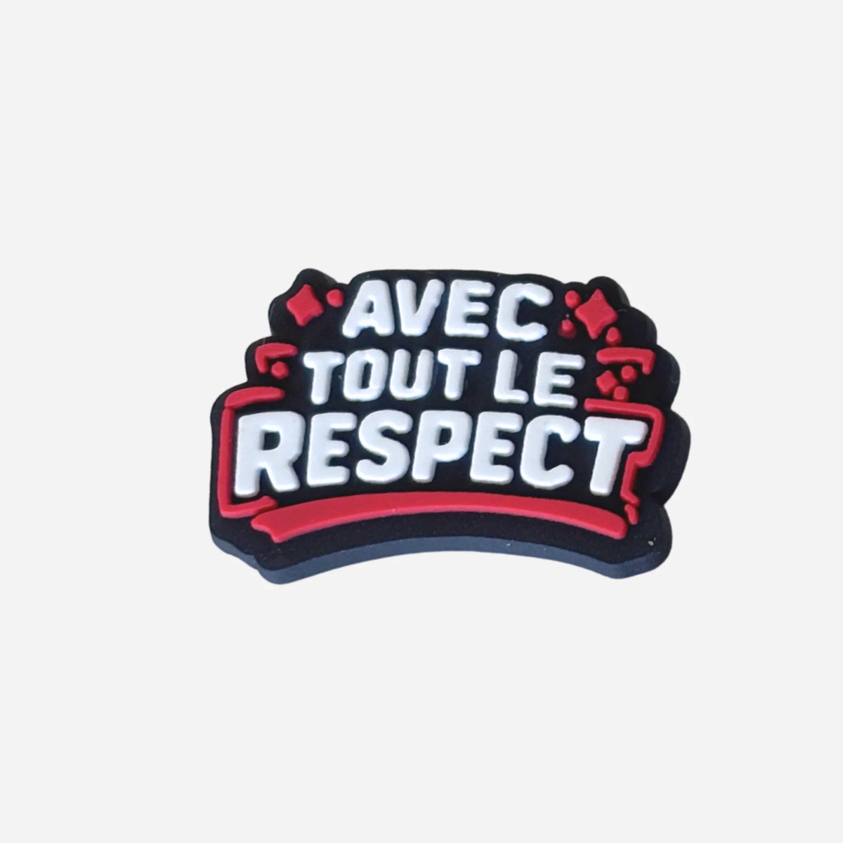 Pin's punchline Avec tout le respect lettrage blanc et rouge pour Crocs

