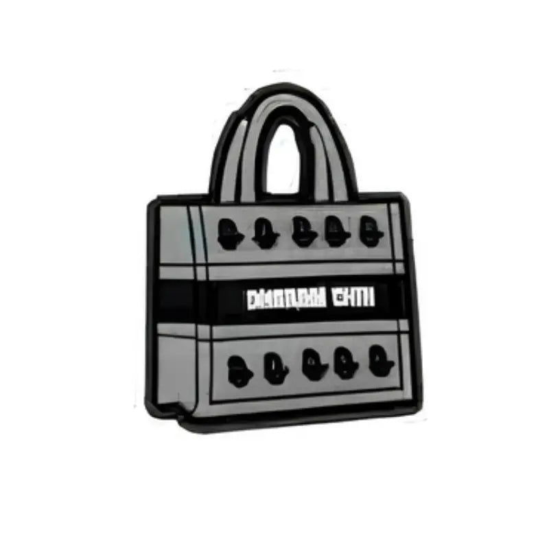 Pin’s sac Dior Book Tote noir pour Crocs tendance mode