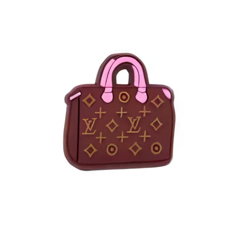 Pin’s sac Louis Vuitton monogram pour Crocs accessoire luxe