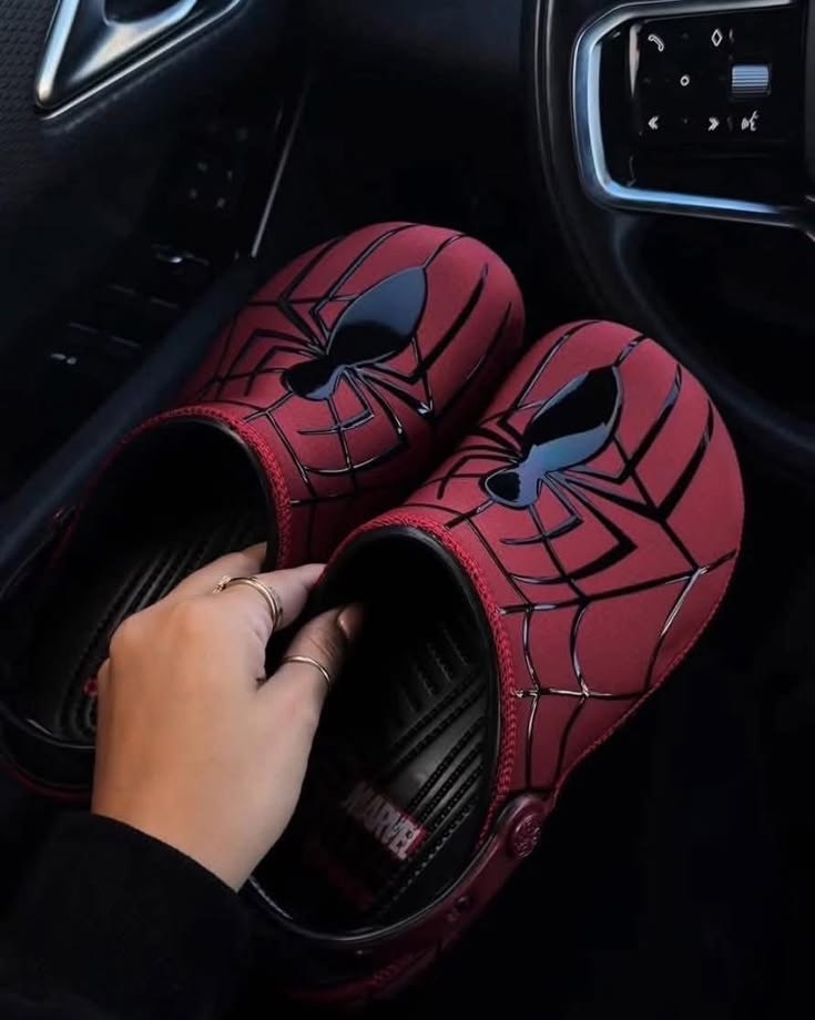 crocs classics spiderman 